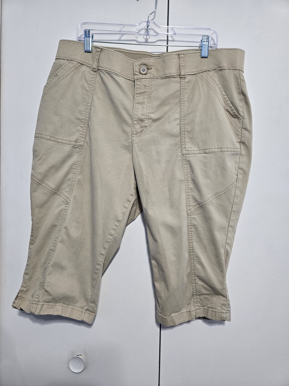 Lee Women's Mid Rise Khaki Capri Pants 18W Regular Fit Stretch Cotton Pockets